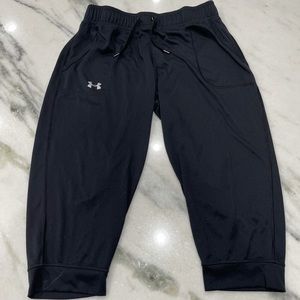 Under armour size Medium black and knee length joggers